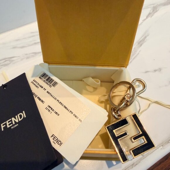 FENDI KEYCHARM FF METALLO/FLEXI/SMALTO ORO SO FT=NERO - Picture 3 of 4